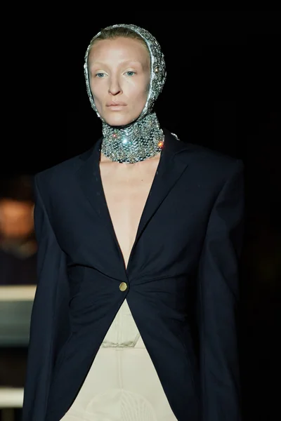 Look 1